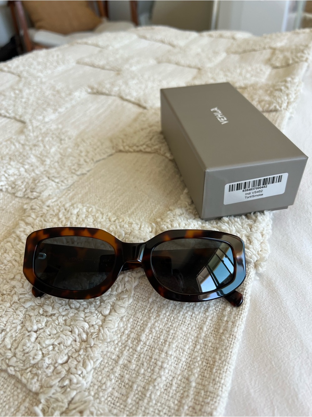 VEHLA Indi Tortoiseshell Square Sunglasses in Tort/Smoke - Picture 4 of 9